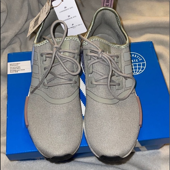 Adidas NMD_R1 Wide size 8 - Picture 3 of 11